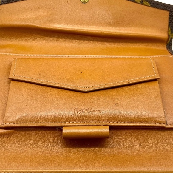 Louis Vuitton - Picture 9 of 13